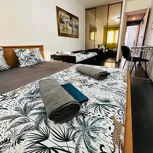 Appartement The - 3 Rooms, 3air Cond, 3tv, 3fans, 2 Wc, Wifi Everywhere 5min Aeroport, Train, Beach, 1min Tram, 15 Min Centre, Port, Parking Possible, Nice